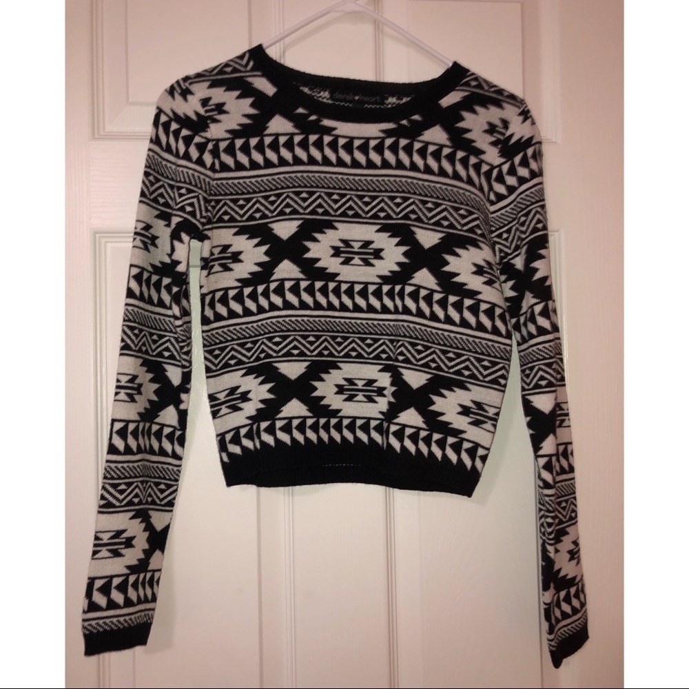 Black & white tribal print pull-over sweater